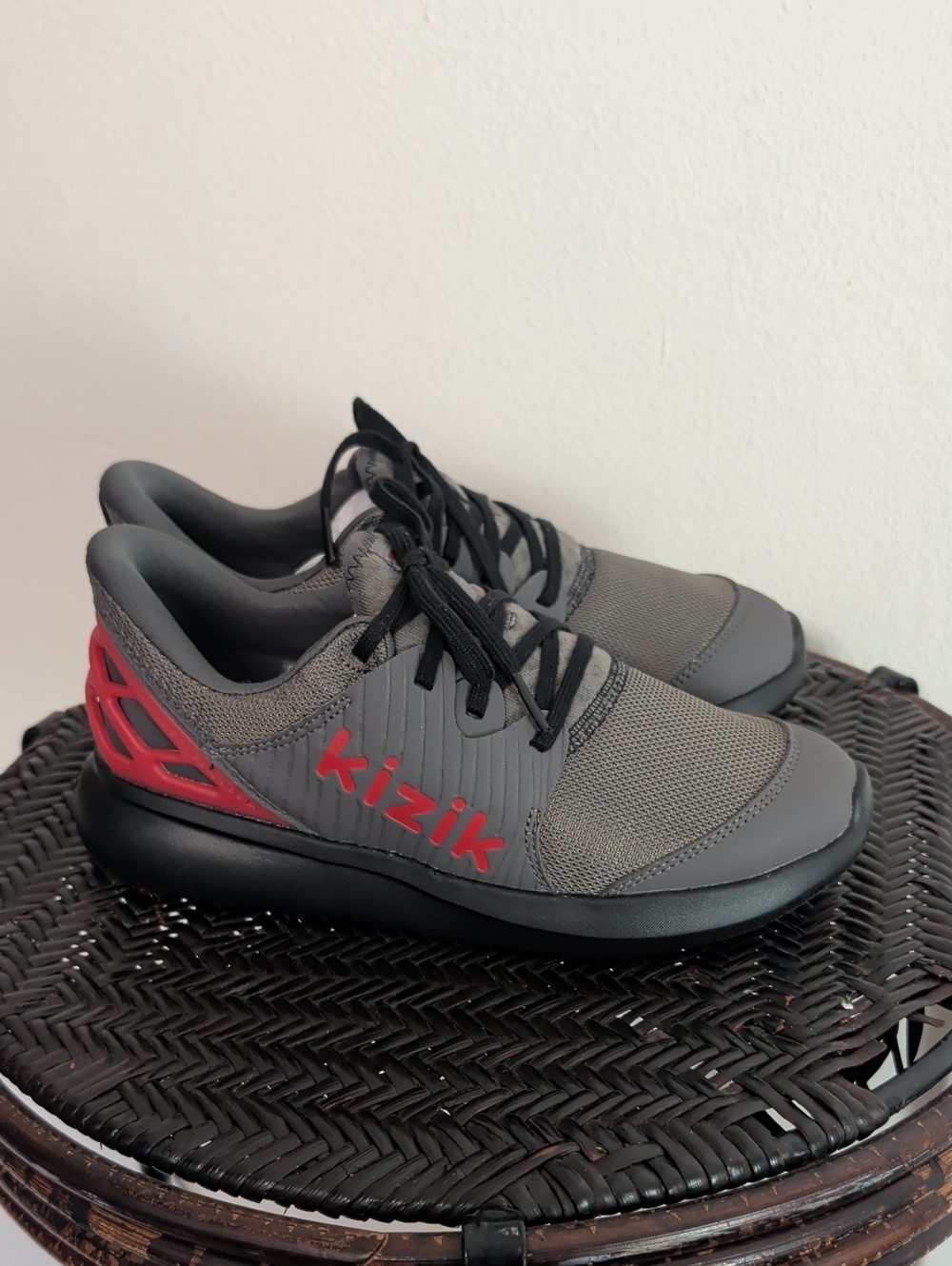 Kizik Anaheim Freeze Tag Kids Athletic Sneaker Kids Size 4